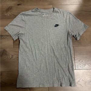 Mens Nike Gray Short Sleeve Tee Classic Crew Neck Used